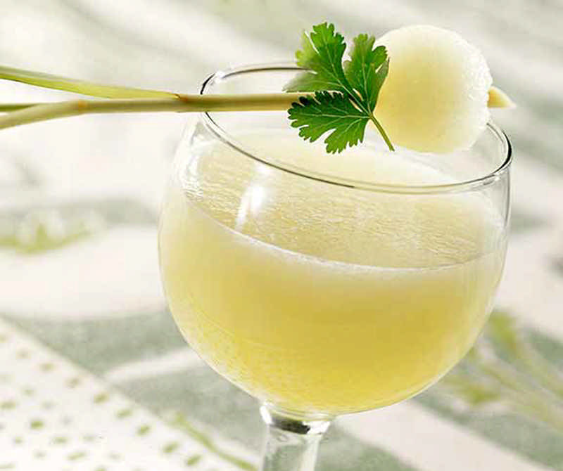 Melonen-Drink mit Koriander
